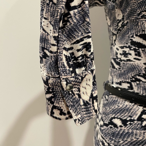 BCBG snake print button up shirt dress - Picture 4 of 9